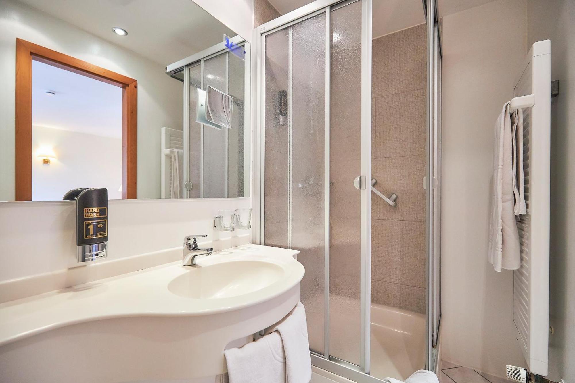 Flair-Hotel Zum Benediktiner Schwarzach am Main Ngoại thất bức ảnh