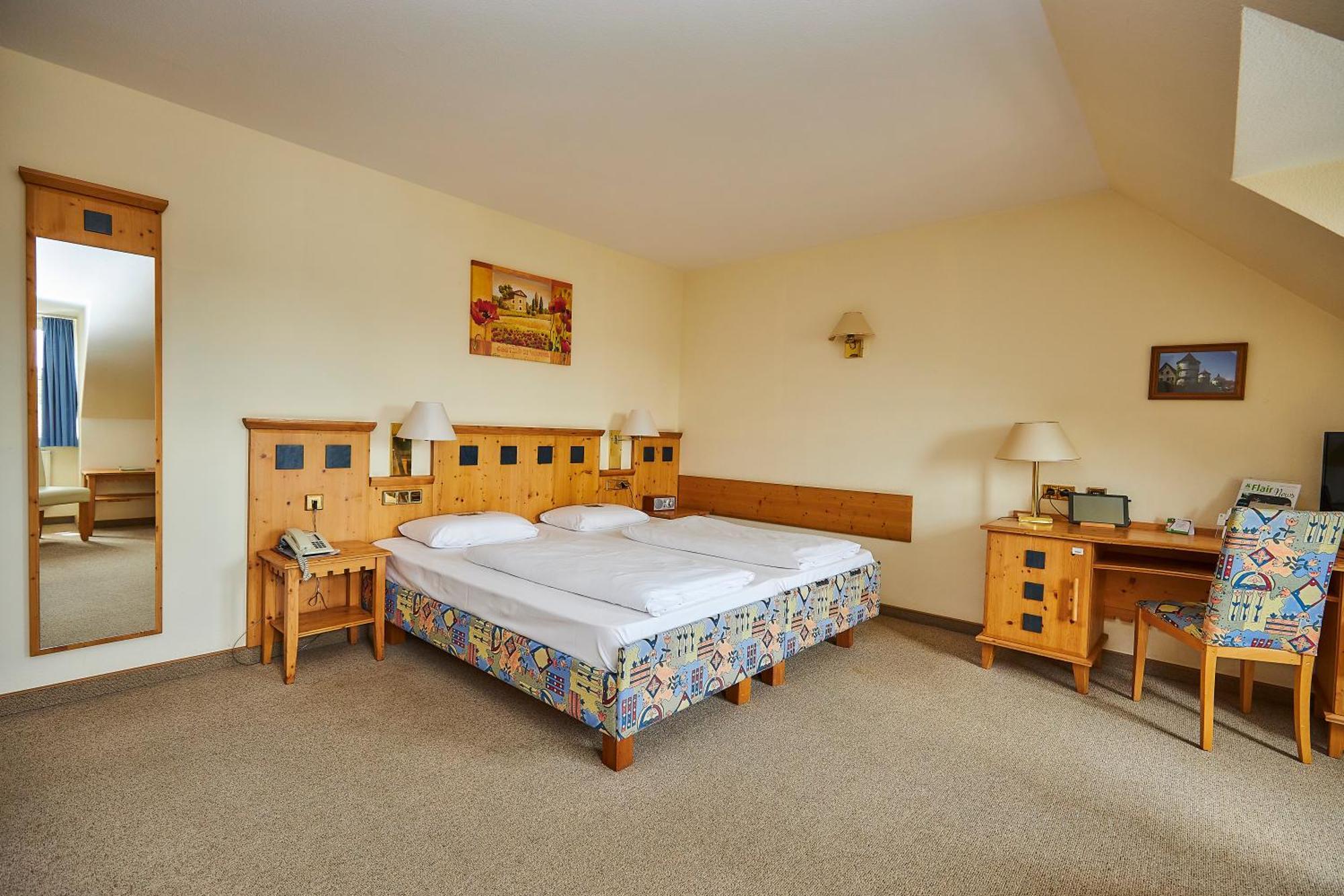 Flair-Hotel Zum Benediktiner Schwarzach am Main Ngoại thất bức ảnh