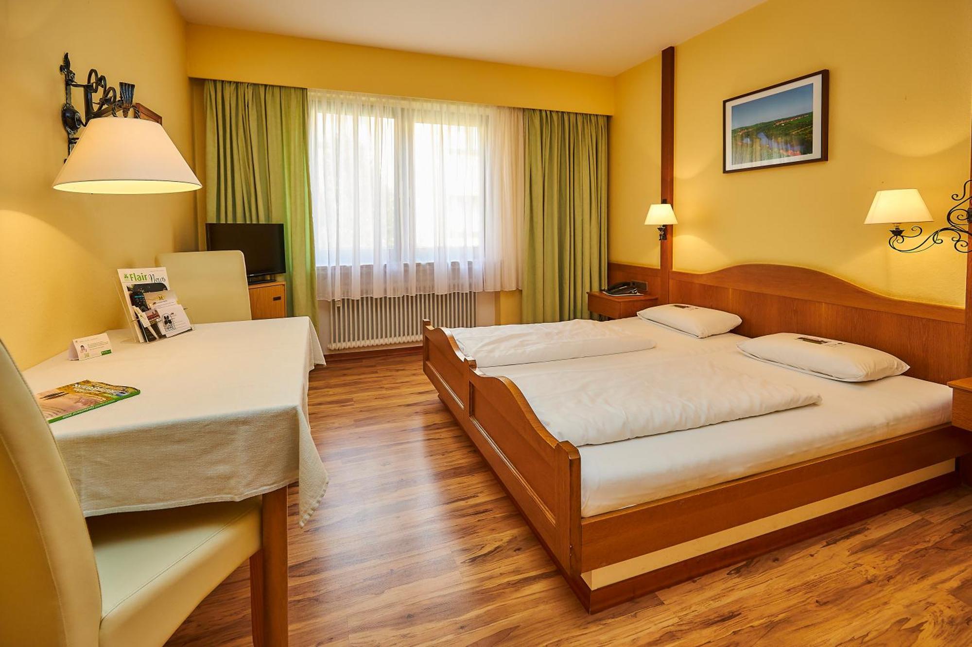 Flair-Hotel Zum Benediktiner Schwarzach am Main Ngoại thất bức ảnh