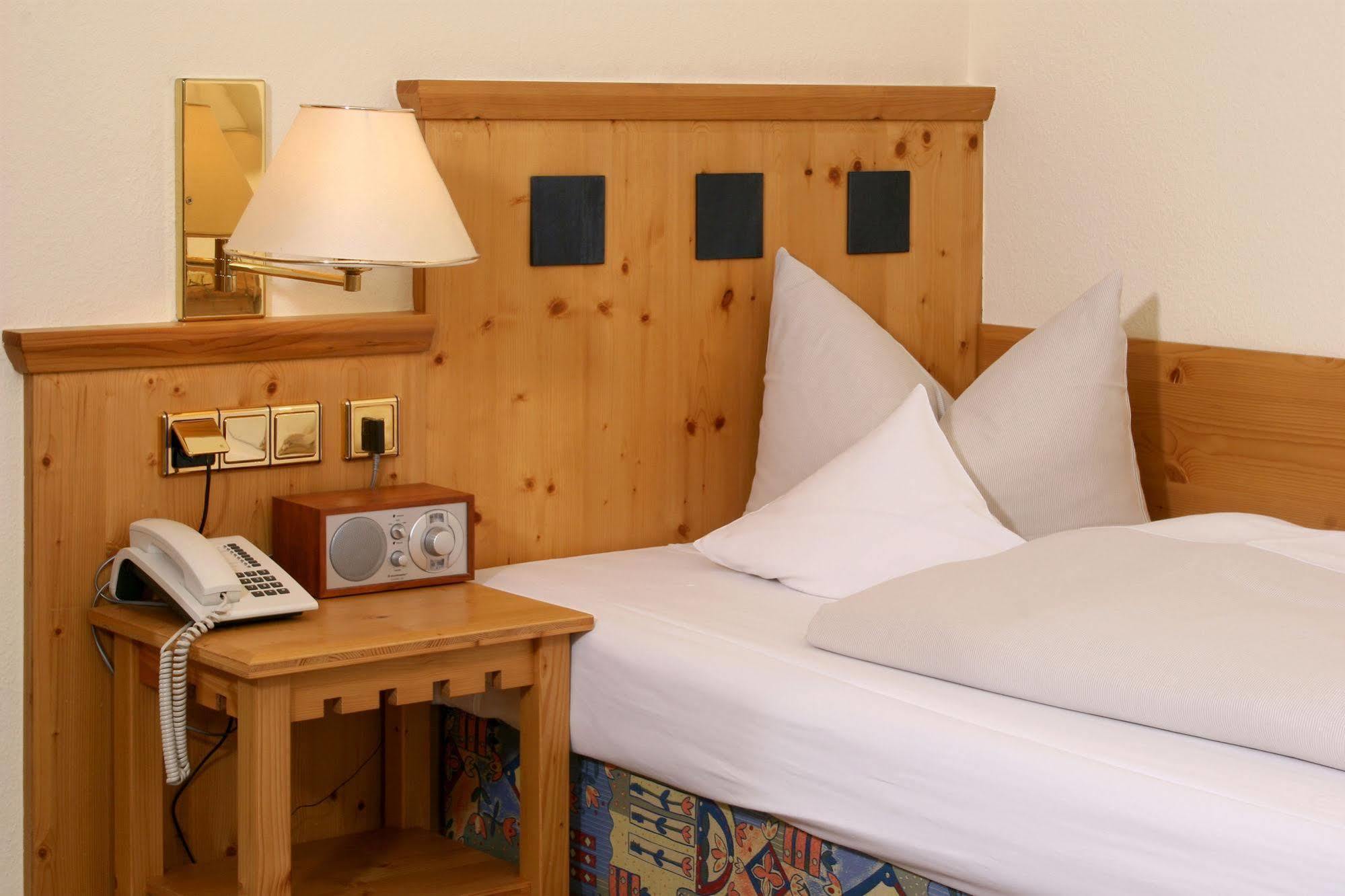 Flair-Hotel Zum Benediktiner Schwarzach am Main Ngoại thất bức ảnh