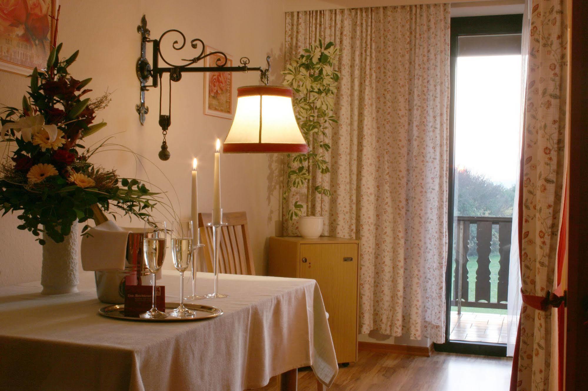 Flair-Hotel Zum Benediktiner Schwarzach am Main Ngoại thất bức ảnh
